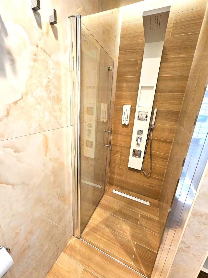 לצ'ה Astoria Supreme - Modern Boutique Suites מראה חיצוני תמונה