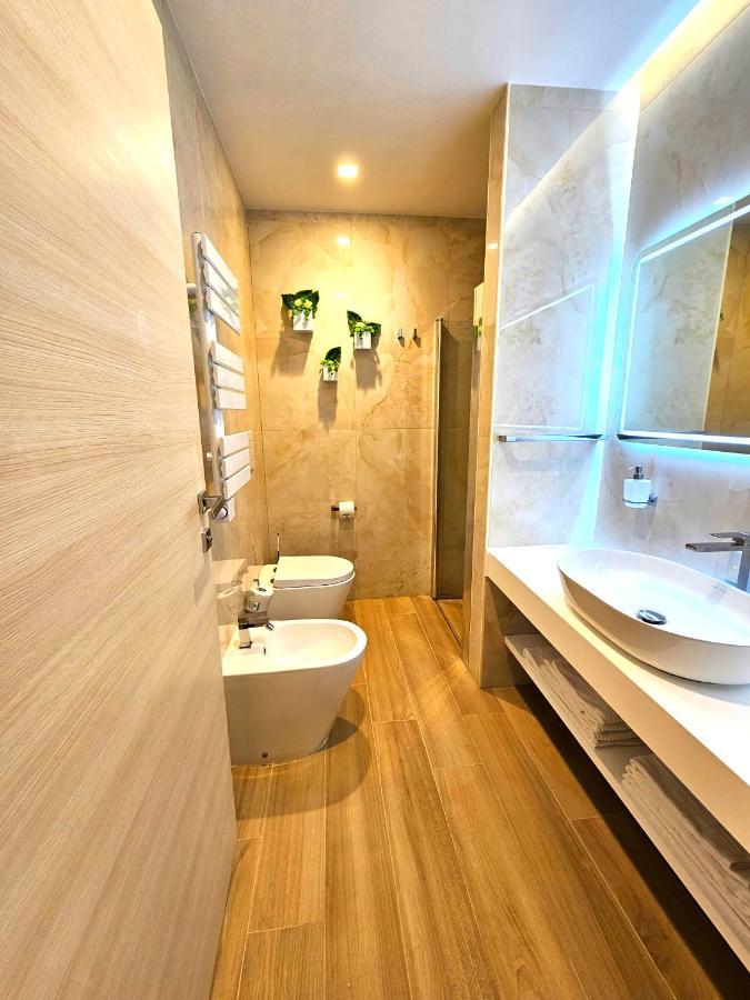 לצ'ה Astoria Supreme - Modern Boutique Suites מראה חיצוני תמונה