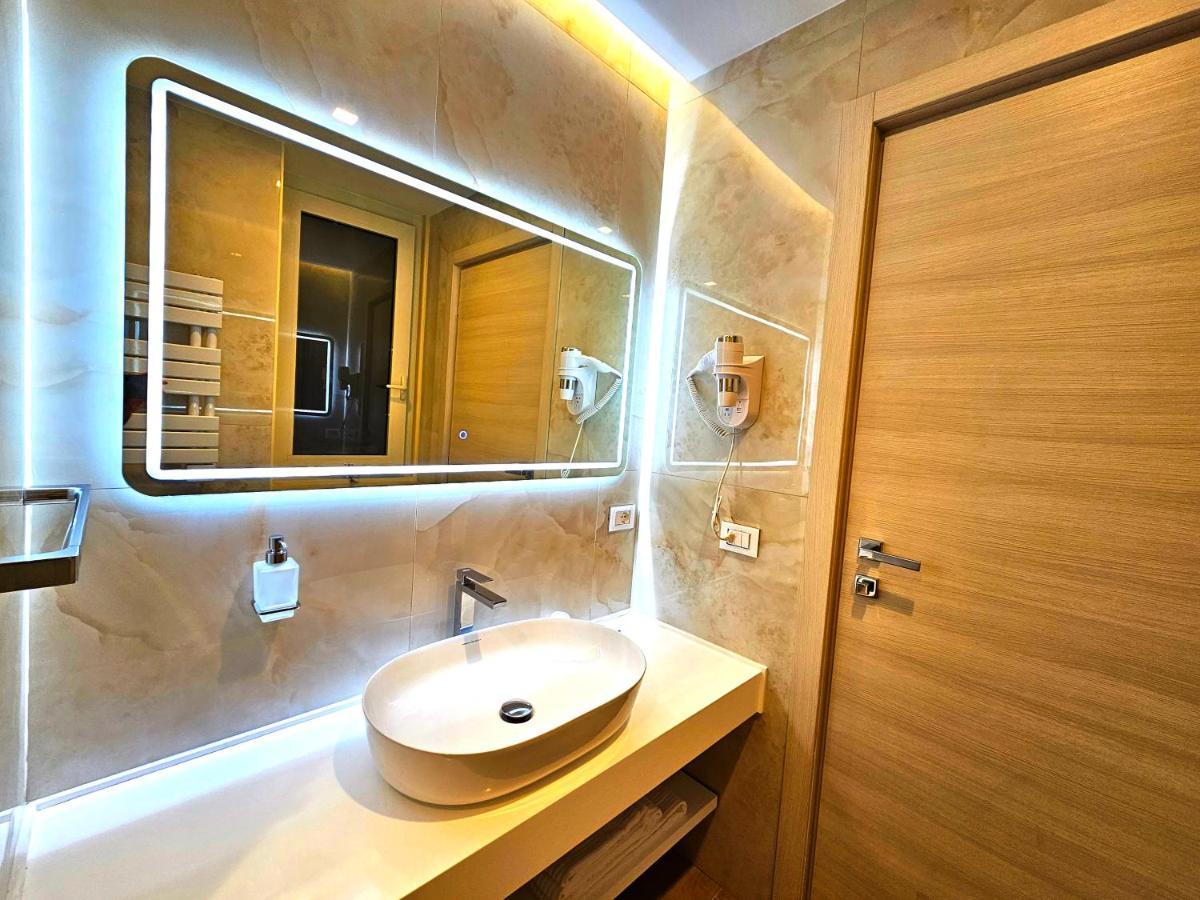 לצ'ה Astoria Supreme - Modern Boutique Suites מראה חיצוני תמונה