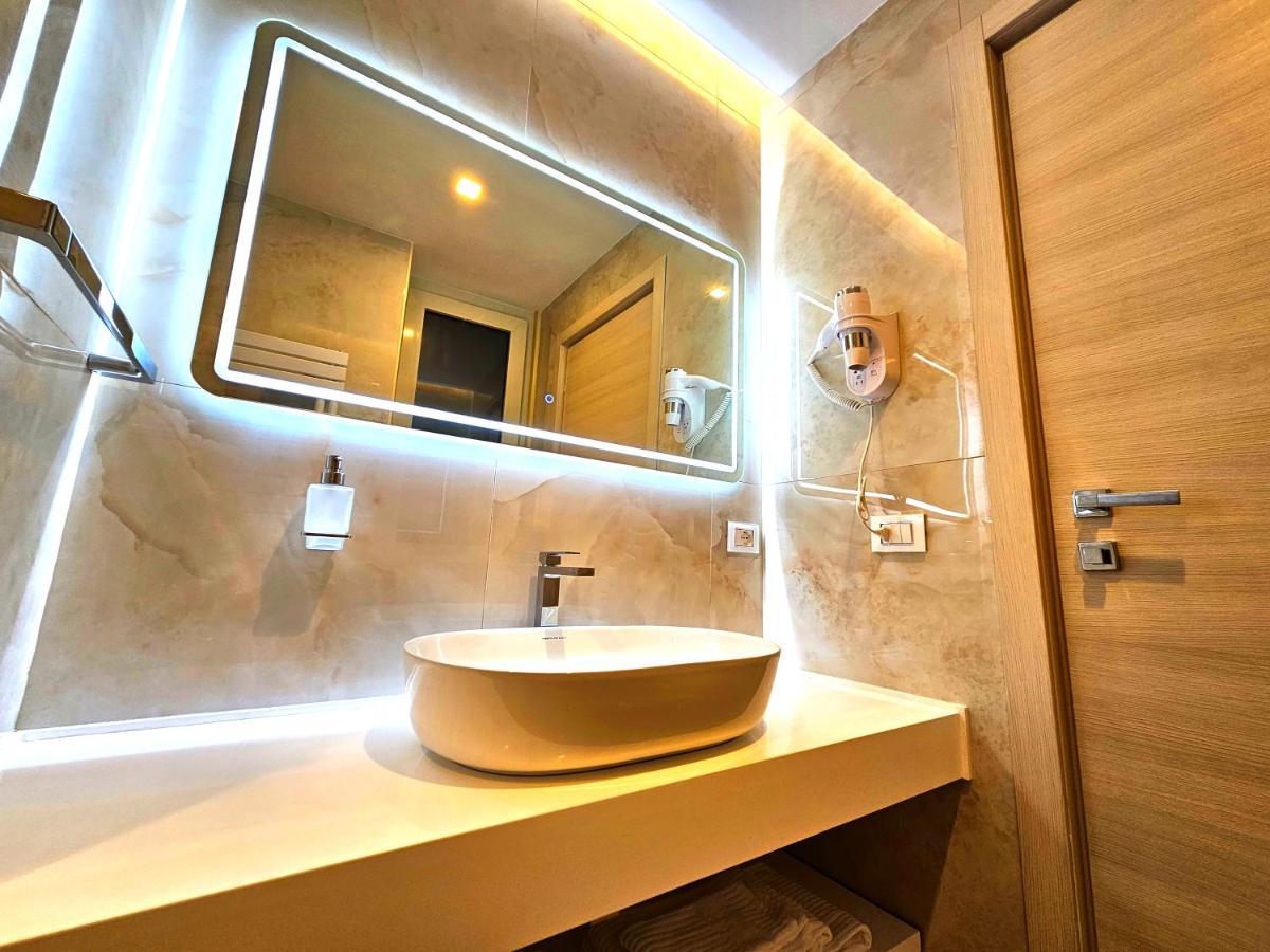 לצ'ה Astoria Supreme - Modern Boutique Suites מראה חיצוני תמונה